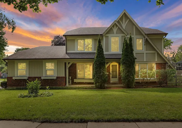 Photo 1 of Single family home for sale at 713 Dawes St, Libertyville, IL 60048 | MLS# 12764048 | Listing updated on 2026-09-24