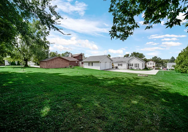 Photo 3 of Single family home for sale at 624 S Hamilton St, Lockport, IL 60441 | MLS# 12764056 | Listing updated on 2026-09-21