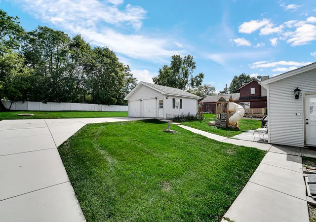 Photo 4 of Single family home for sale at 624 S Hamilton St, Lockport, IL 60441 | MLS# 12764056 | Listing updated on 2026-09-21