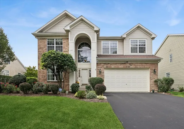 Photo 1 of Single family home for sale at 20 Bridlepath Dr, Lindenhurst, IL 60046 | MLS# 12764072 | Listing updated on 2026-09-24