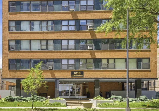 Photo 2 of Condo for sale at 6118 N Sheridan Rd #106, Chicago, IL 60660 | MLS# 12764078 | Listing updated on 2026-09-24