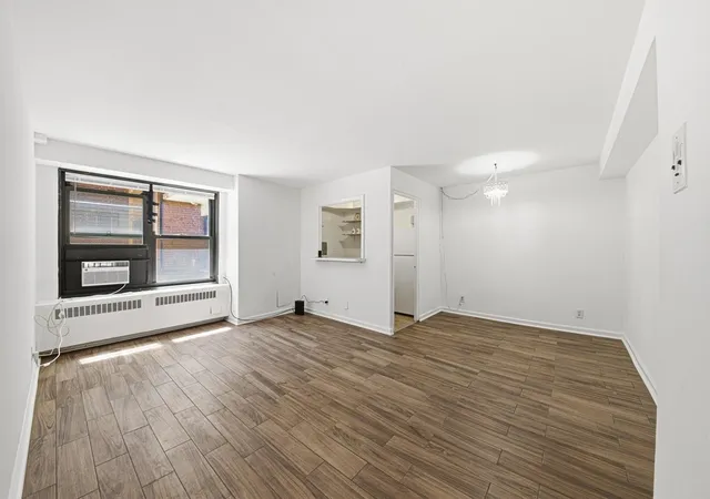 Listing Photo 4 - Condo for sale in building located at 6118 N Sheridan Rd, Chicago, IL 60660 - Unit #106