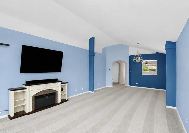 Listing Photo 3 - Condo for sale in building located at 31802 Mccormick Ln, Warrenville, IL 60555 - Unit #31802