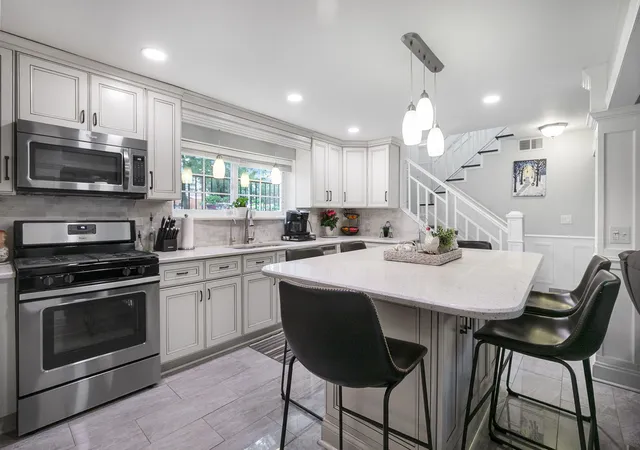 Photo 3 of Single family home for sale at 2209 Kingston Rd, Waukegan, IL 60087 | MLS# 12764096 | Listing updated on 2026-09-19
