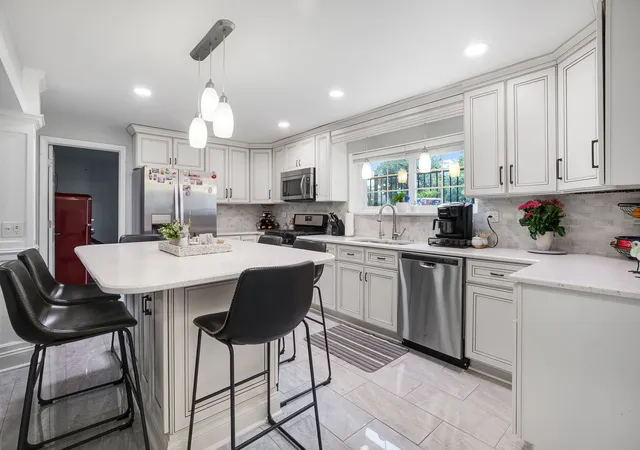 Photo 3 of Single family home for sale at 2209 Kingston Rd, Waukegan, IL 60087 | MLS# 12764096 | Listing updated on 2026-09-19