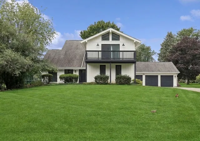 Photo 2 of Single family home for sale at 7239 Great Hl Rd, Crystal Lake, IL 60012 | MLS# 12764099 | Listing updated on 2026-09-25