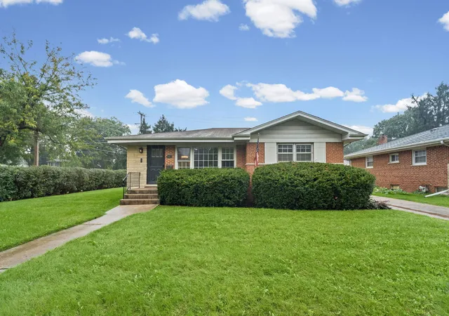 Photo 1 of Single family home for sale at 602 N Drury Ln, Arlington Heights, IL 60004 | MLS# 12764101 | Listing updated on 2026-10-02