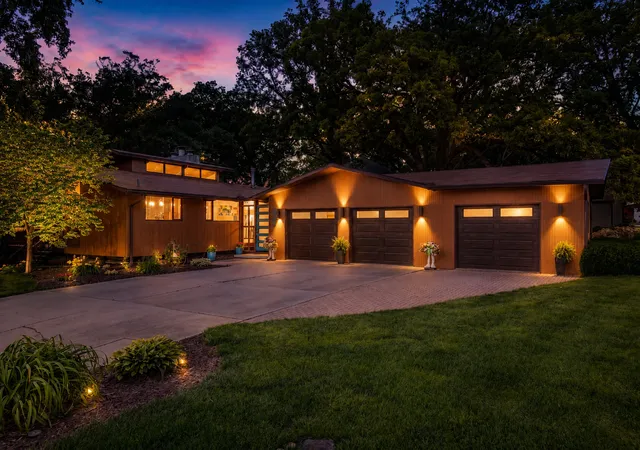 Photo 1 of Single family home for sale at 2390 Circle Dr, Ottawa, IL 61350 | MLS# 12764119 | Listing updated on 2026-09-20