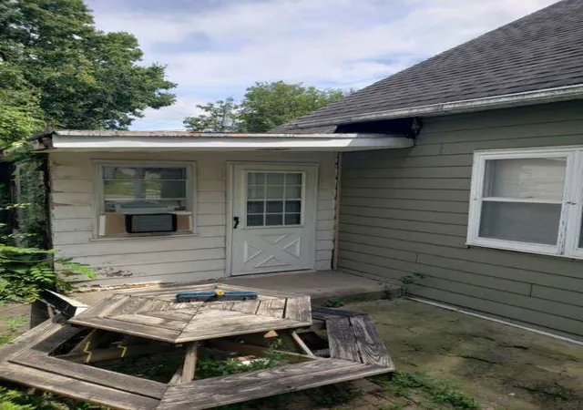 Photo 3 of Single family home for sale at 438 Tonti St, Lasalle, IL 61301 | MLS# 12764129 | Listing updated on 2026-09-23