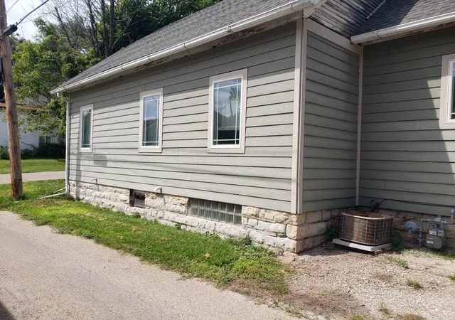 Photo 4 of Single family home for sale at 438 Tonti St, Lasalle, IL 61301 | MLS# 12764129 | Listing updated on 2026-09-23