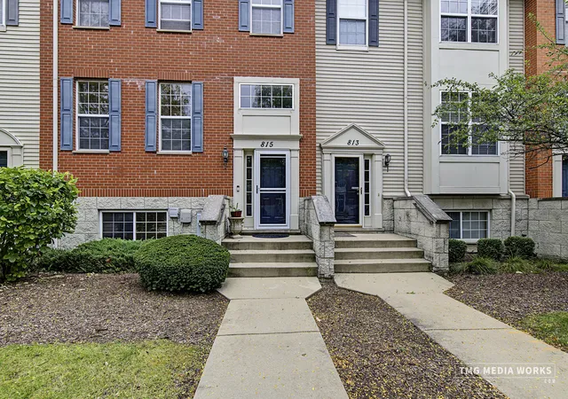 Photo 3 of Townhouse for sale at 815 Lewisburg Ln, Aurora, IL 60504 | MLS# 12764144 | Listing updated on 2026-09-27