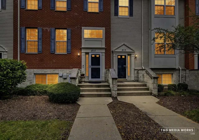 Photo 3 of Townhouse for sale at 815 Lewisburg Ln, Aurora, IL 60504 | MLS# 12764144 | Listing updated on 2026-09-27