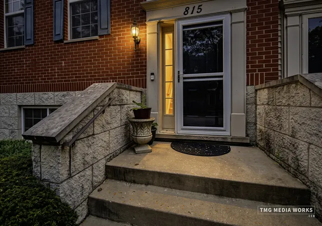 Photo 4 of Townhouse for sale at 815 Lewisburg Ln, Aurora, IL 60504 | MLS# 12764144 | Listing updated on 2026-09-27
