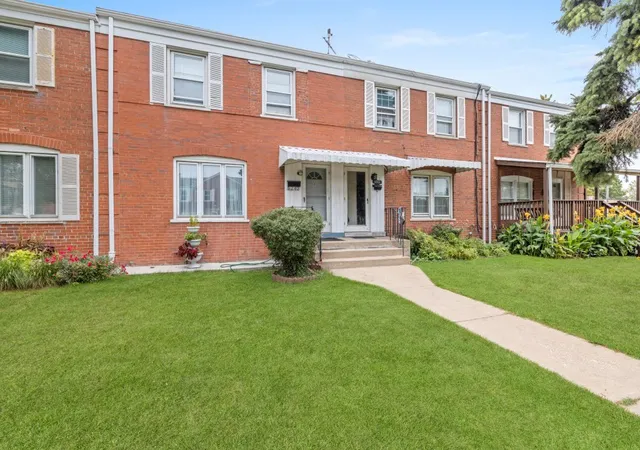 Photo 3 of Townhouse for sale at 5242 W 63rd Place, Chicago, IL 60638 | MLS# 12764155 | Listing updated on 2026-09-19
