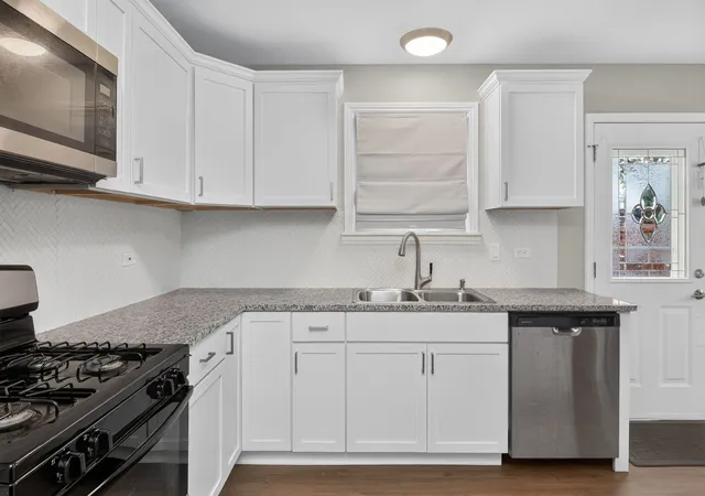 Photo 4 of Single family home for sale at 16825 Vicky Ln, Orland Hills, IL 60487 | MLS# 12764156 | Listing updated on 2026-10-07