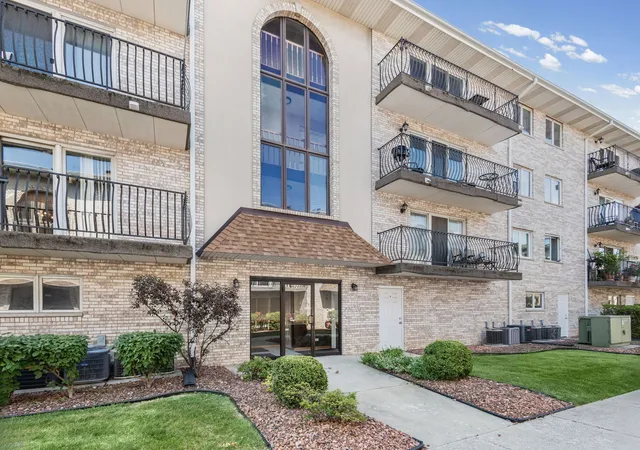 Condo for sale at 6248 S Gullikson Rd #2E, Chicago, IL 60638 | MLS# 12764164 | Listing updated on 2026-09-19