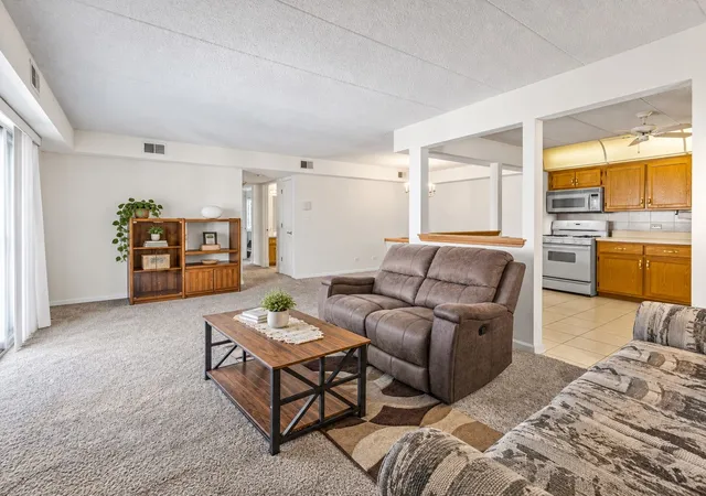 Listing Photo 4 - Condo for sale in building located at 6248 S Gullikson Rd, Chicago, IL 60638 - Unit #2E