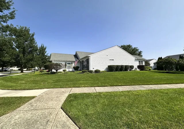 Photo 2 of Single family home for sale at 11892 Ludbury Ridge, Huntley, IL 60142 | MLS# 12764172 | Listing updated on 2026-10-06