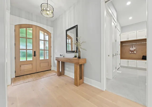 Photo 4 of Single family home for sale at 810 Clover Ct, Glenview, IL 60025 | MLS# 12764173 | Listing updated on 2026-09-19