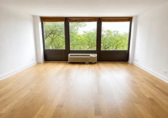Photo 3 of Condo for sale at 5320 N Sheridan Rd #405, Chicago, IL 60640 | MLS# 12764177 | Listing updated on 2026-09-24