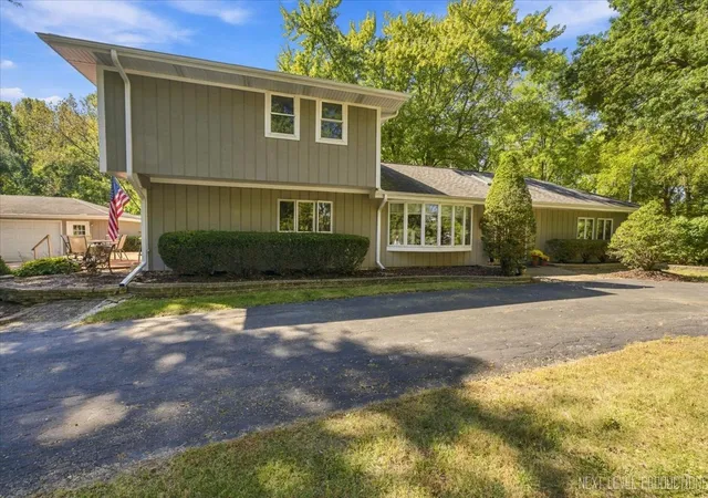 Photo 2 of Single family home for sale at 2n720 Woodcrest Dr, West Chicago, IL 60185 | MLS# 12764183 | Listing updated on 2026-10-07
