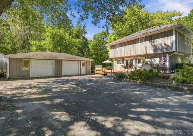 Photo 3 of Single family home for sale at 2n720 Woodcrest Dr, West Chicago, IL 60185 | MLS# 12764183 | Listing updated on 2026-10-07