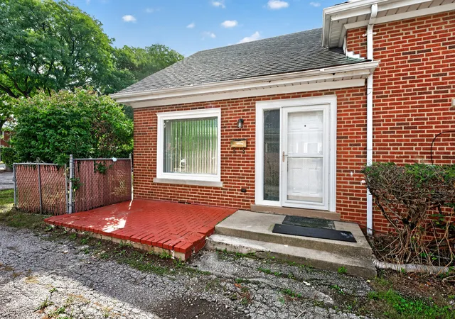 Photo 1 of Townhouse for sale at 816 S La Grange Rd, La Grange, IL 60525 | MLS# 12764202 | Listing updated on 2026-09-24
