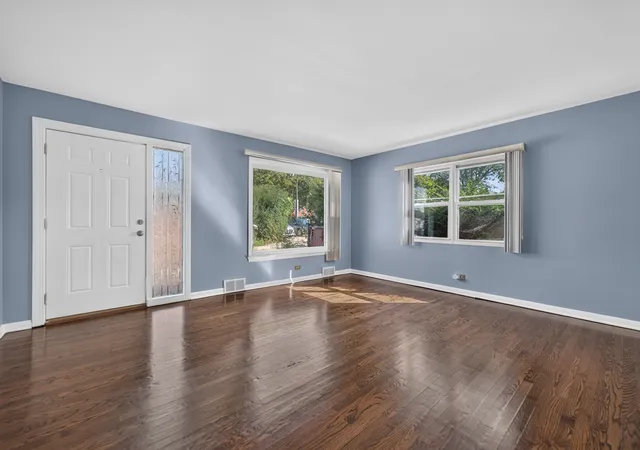 Photo 2 of Townhouse for sale at 816 S La Grange Rd, La Grange, IL 60525 | MLS# 12764202 | Listing updated on 2026-09-24
