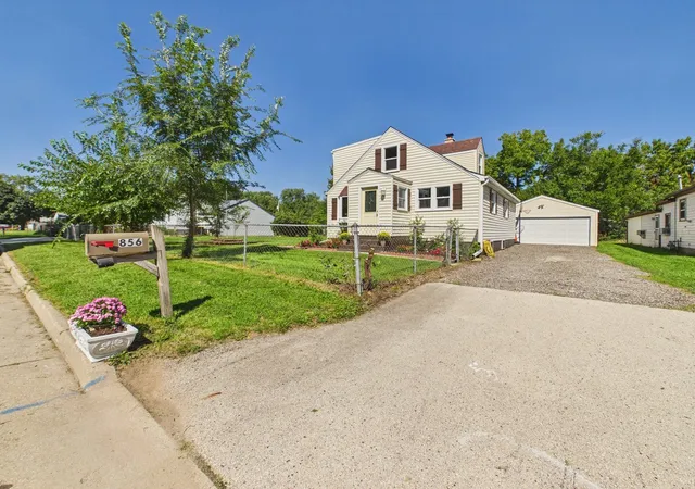 Photo 3 of Single family home for sale at 856 Marie Ave, Machesney Park, IL 61115 | MLS# 12764205 | Listing updated on 2026-09-24