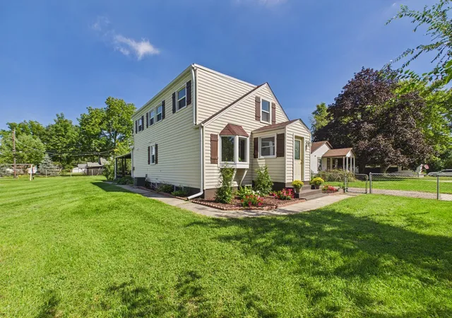 Photo 3 of Single family home for sale at 856 Marie Ave, Machesney Park, IL 61115 | MLS# 12764205 | Listing updated on 2026-09-24