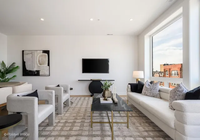 Listing Photo 4 - Condo for sale in building located at 1345 W Grand Ave, Chicago, IL 60642 - Unit #4N