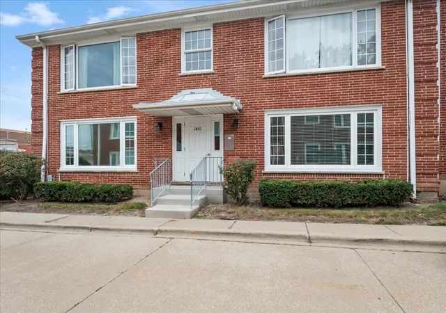 Photo 3 of Condo for sale at 1450 Plymouth Pl #1E, Glenview, IL 60025 | MLS# 12764214 | Listing updated on 2026-09-24