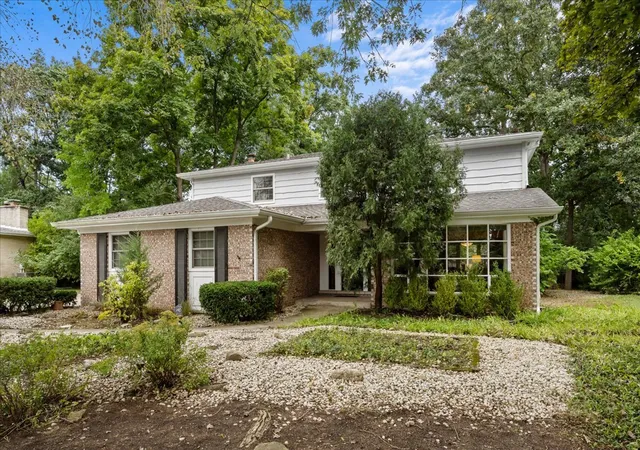 Photo 1 of Single family home for sale at 1745 E Summit Ct, Deerfield, IL 60015 | MLS# 12764232 | Listing updated on 2026-09-23
