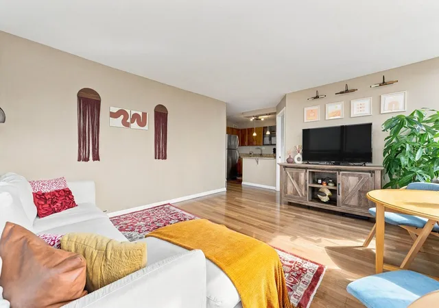 Photo 4 of Condo for sale at 1355 N Sandburg Ter #1801D, Chicago, IL 60610 | MLS# 12764239 | Listing updated on 2026-09-22