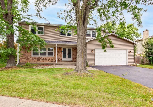 Single family home for sale at 562 Applegate Ln, Lake Zurich, IL 60047 | MLS# 12764257