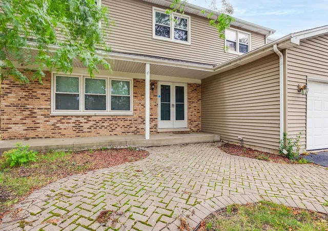 Photo 3 of Single family home for sale at 562 Applegate Ln, Lake Zurich, IL 60047 | MLS# 12764257 | Listing updated on 2026-09-24