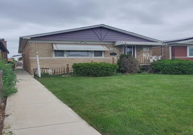 Photo 1 of Single family home for sale at 7734 Massasoit Ave, Burbank, IL 60459 | MLS# 12764262 | Listing updated on 2026-10-01