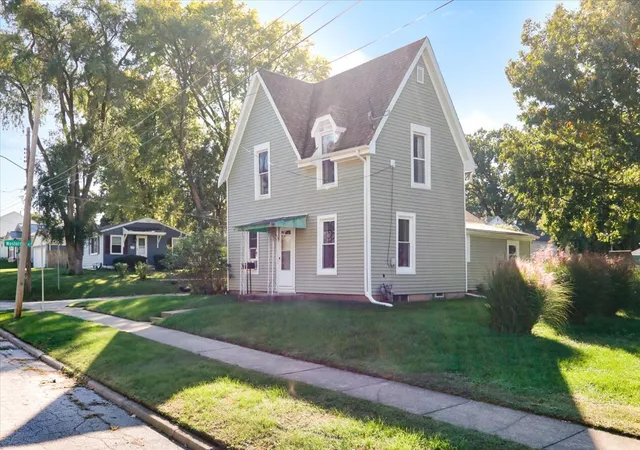 Photo 1 of Single family home for sale at 1102 1104 W Mill St, Bloomington, IL 61701 | MLS# 12764268 | Listing updated on 2026-10-06