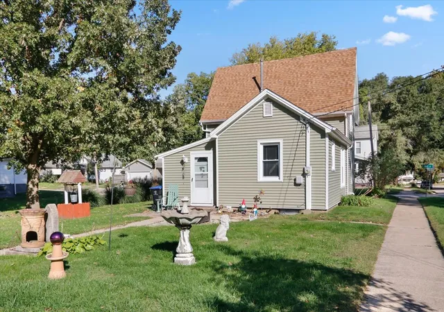 Photo 18 of Single family home for sale at 1102-1104 W Mill St, Bloomington, IL 61701 | MLS# 12764268 | Listing updated on 2026-10-08