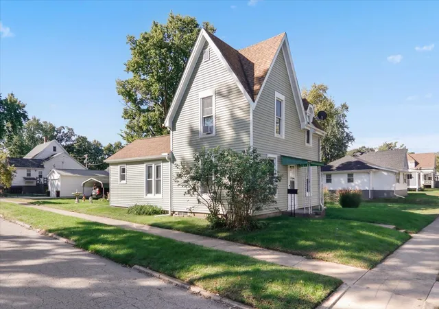 Photo 2 of Single family home for sale at 1102 1104 W Mill St, Bloomington, IL 61701 | MLS# 12764268 | Listing updated on 2026-10-06