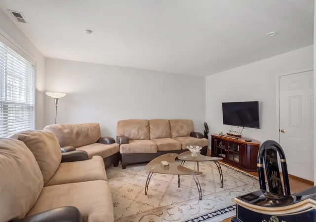 Photo 2 of Townhouse for sale at 821 N Harlem Ave, Oak Park, IL 60302 | MLS# 12764277 | Listing updated on 2026-10-07