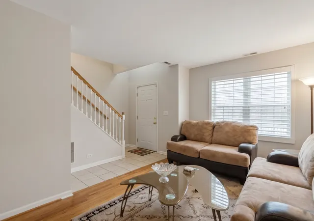 Photo 3 of Townhouse for sale at 821 N Harlem Ave, Oak Park, IL 60302 | MLS# 12764277 | Listing updated on 2026-10-07