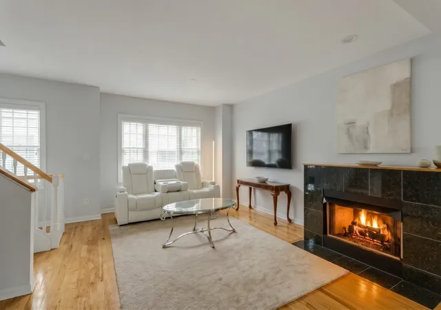 Photo 3 of Townhouse for sale at 821 N Harlem Ave, Oak Park, IL 60302 | MLS# 12764277 | Listing updated on 2026-10-07