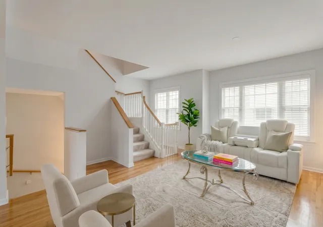 Photo 2 of Townhouse for sale at 821 N Harlem Ave, Oak Park, IL 60302 | MLS# 12764277 | Listing updated on 2026-10-16