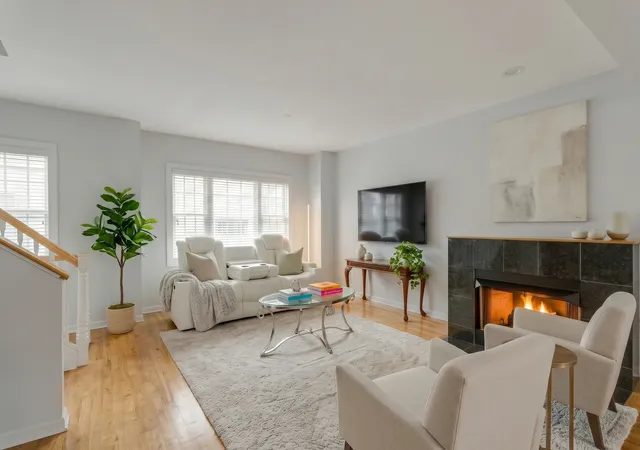 Photo 3 of Townhouse for sale at 821 N Harlem Ave, Oak Park, IL 60302 | MLS# 12764277 | Listing updated on 2026-10-16