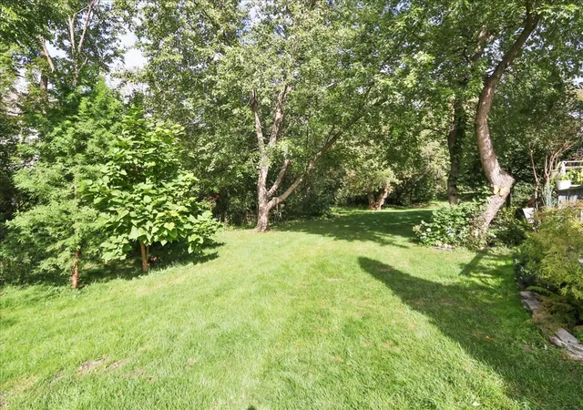 Photo 3 of Townhouse for sale at 1540 N Broadmoor Ct, Palatine, IL 60067 | MLS# 12764280 | Listing updated on 2026-10-07