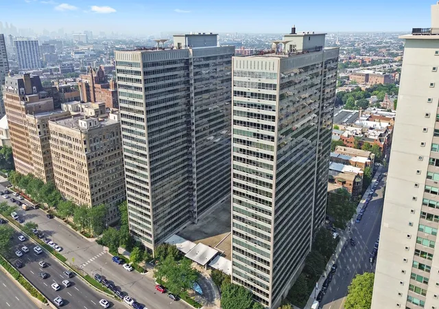 Photo 3 of Sale Pending at 3550 N Lake Shore Dr #1714, Chicago, IL 60657 | MLS# 12764283 | Listing updated on 2026-10-05