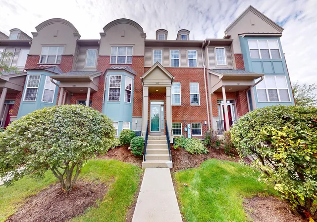 Photo 1 of Townhouse for sale at 1667 Sta Park Dr, Grayslake, IL 60030 | MLS# 12764286 | Listing updated on 2026-09-29