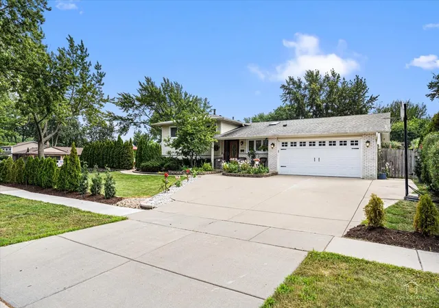 Photo 1 of Single family home for sale at 321 Hickory Ln, Schaumburg, IL 60193 | MLS# 12764290 | Listing updated on 2026-09-20
