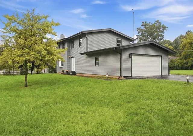 Photo 3 of Single family home for sale at 37860 N Metropolitan Ave, Beach Park, IL 60087 | MLS# 12764292 | Listing updated on 2026-09-20